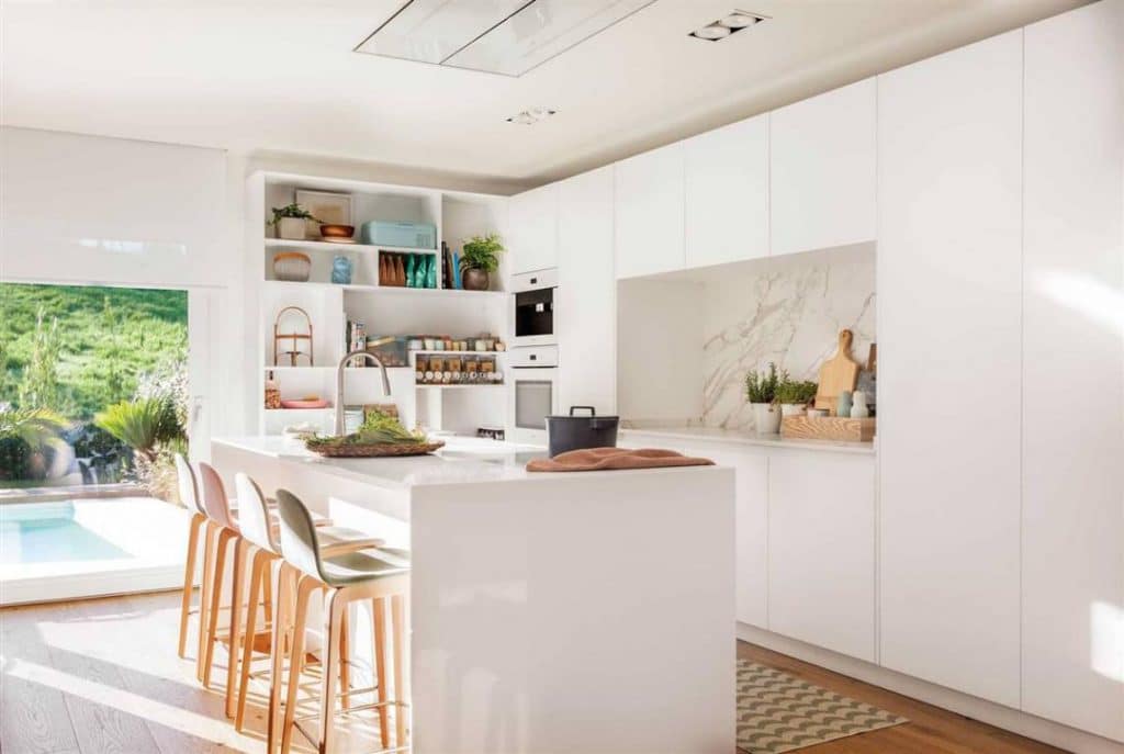 Isla moderna con fregadero